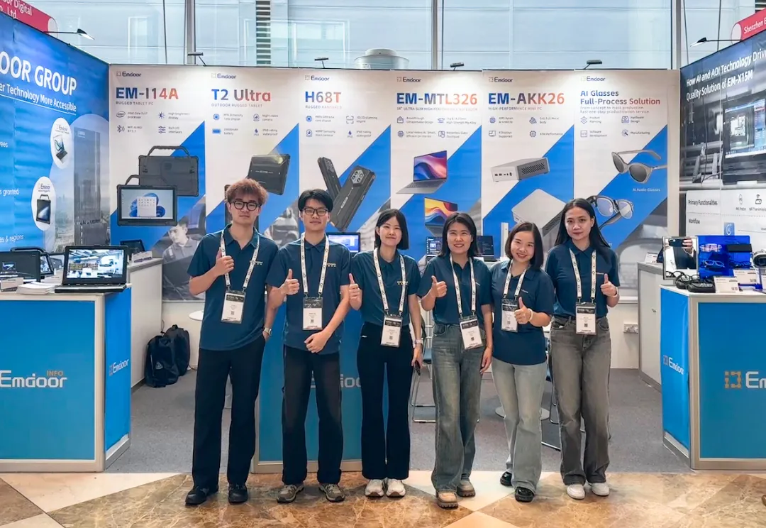 Emdoor team presenting AI Et XR solutions to users