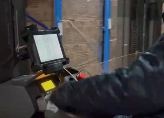 Tablet PC EM-I10J robuste pour des opérations efficaces de chariot élévateur d'entrepôt frigorifique